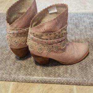 Not Rated taupe stacked heel booties size 9